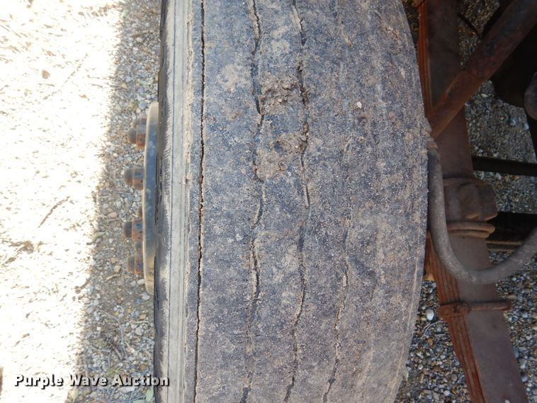 image for item HS9434 1996 International 8100  flatbed truck