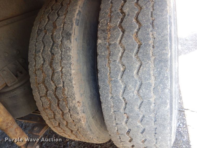 image for item HS9434 1996 International 8100  flatbed truck