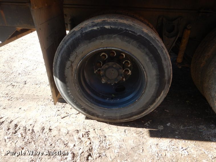 image for item HS9434 1996 International 8100  flatbed truck