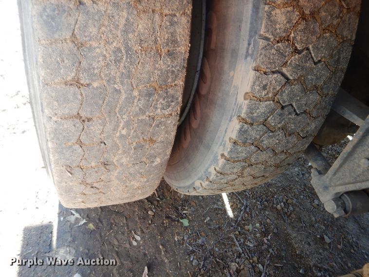 image for item HS9434 1996 International 8100  flatbed truck