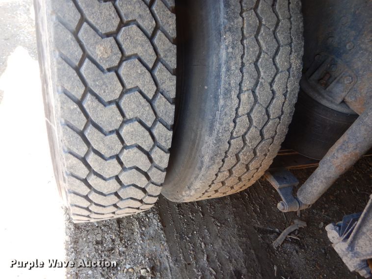 image for item HS9434 1996 International 8100  flatbed truck