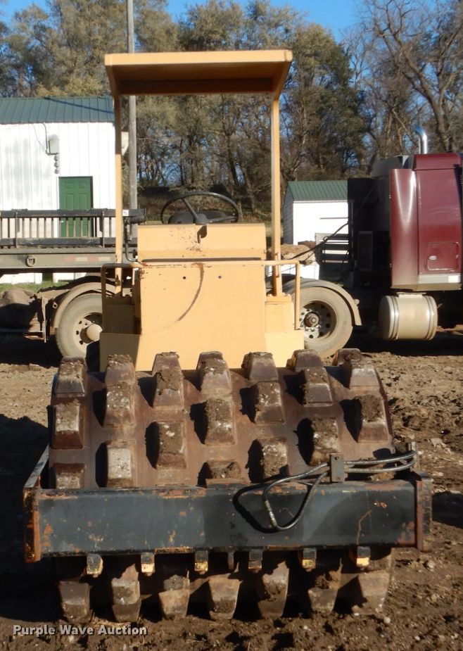 image for item HS9441 Hypac C822A  vibratory single drum roller