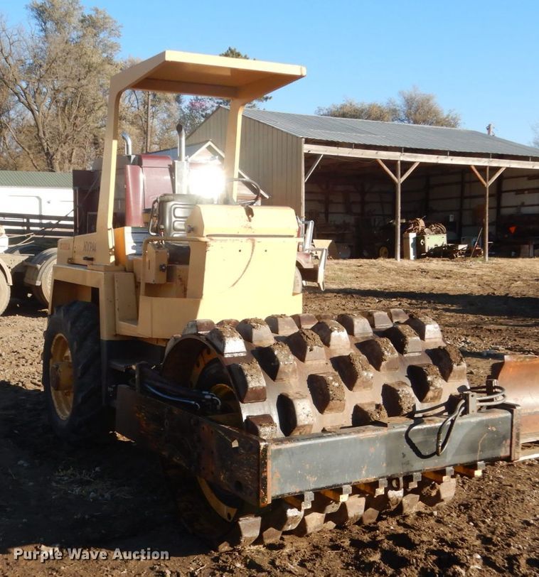 image for item HS9441 Hypac C822A  vibratory single drum roller