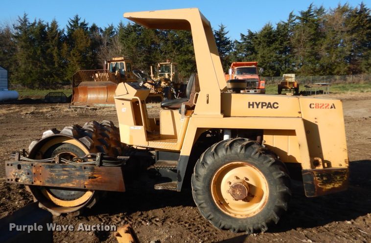 image for item HS9441 Hypac C822A  vibratory single drum roller