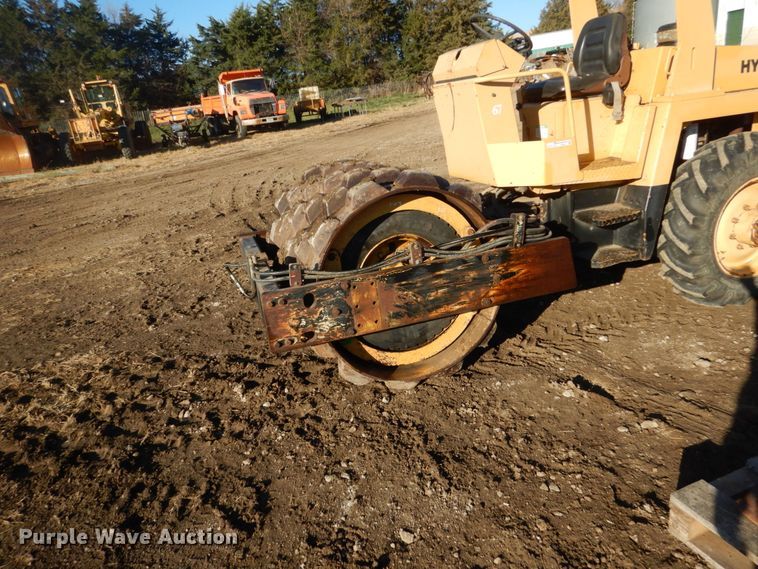 image for item HS9441 Hypac C822A  vibratory single drum roller