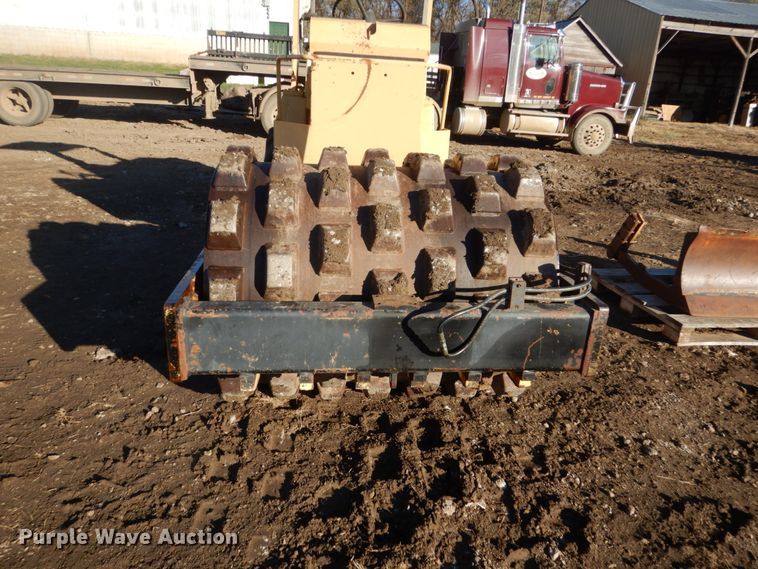 image for item HS9441 Hypac C822A  vibratory single drum roller