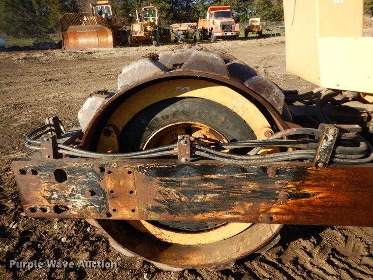 image for item HS9441 Hypac C822A  vibratory single drum roller