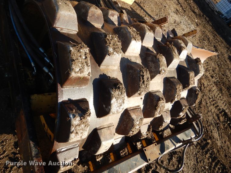 image for item HS9441 Hypac C822A  vibratory single drum roller