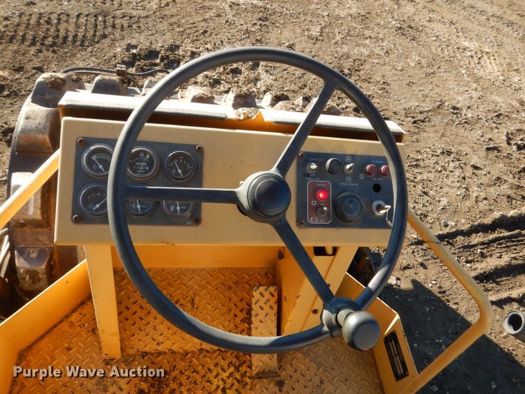 image for item HS9441 Hypac C822A  vibratory single drum roller