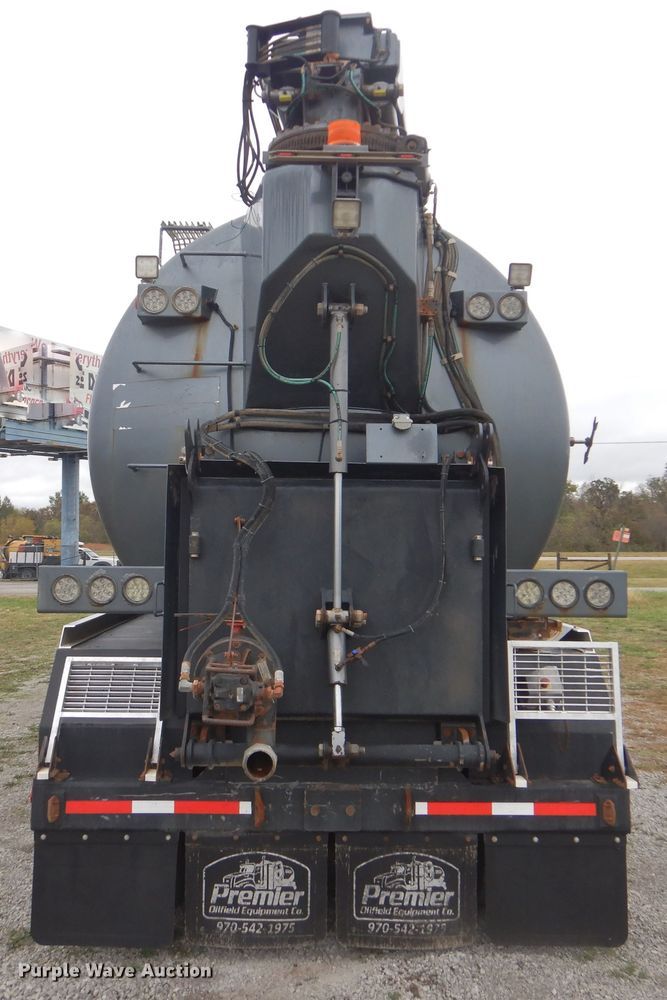 image for item HX9008 2015 Caterpillar CT660  vacuum truck