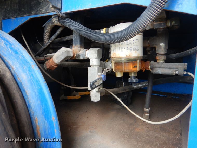 image for item HX9008 2015 Caterpillar CT660  vacuum truck