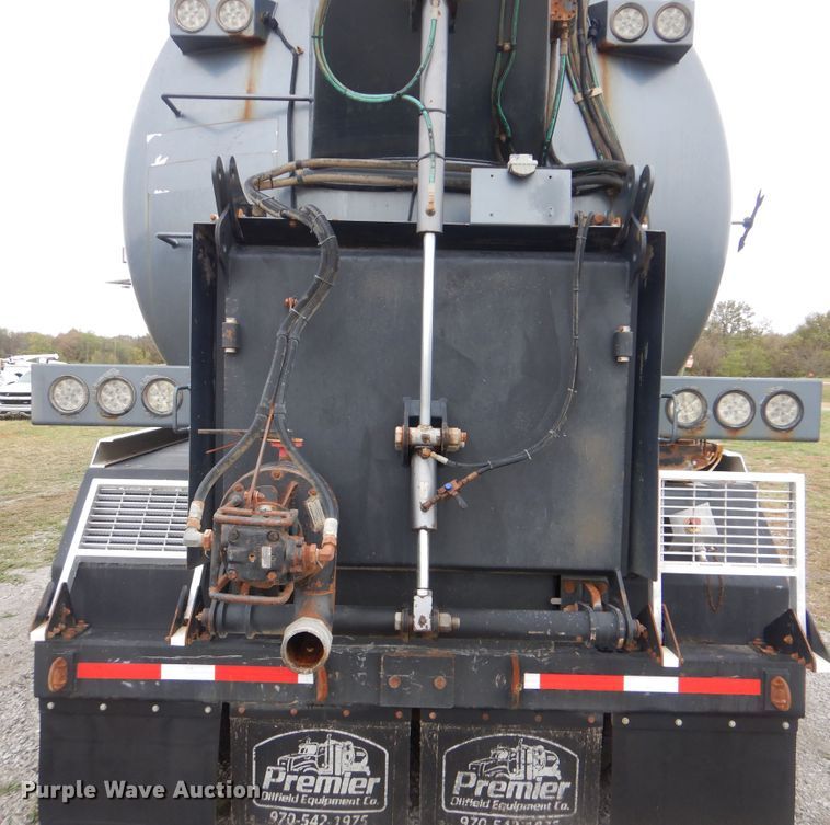 image for item HX9008 2015 Caterpillar CT660  vacuum truck