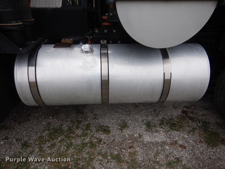 image for item HX9008 2015 Caterpillar CT660  vacuum truck