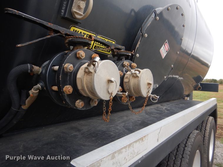 image for item HX9008 2015 Caterpillar CT660  vacuum truck