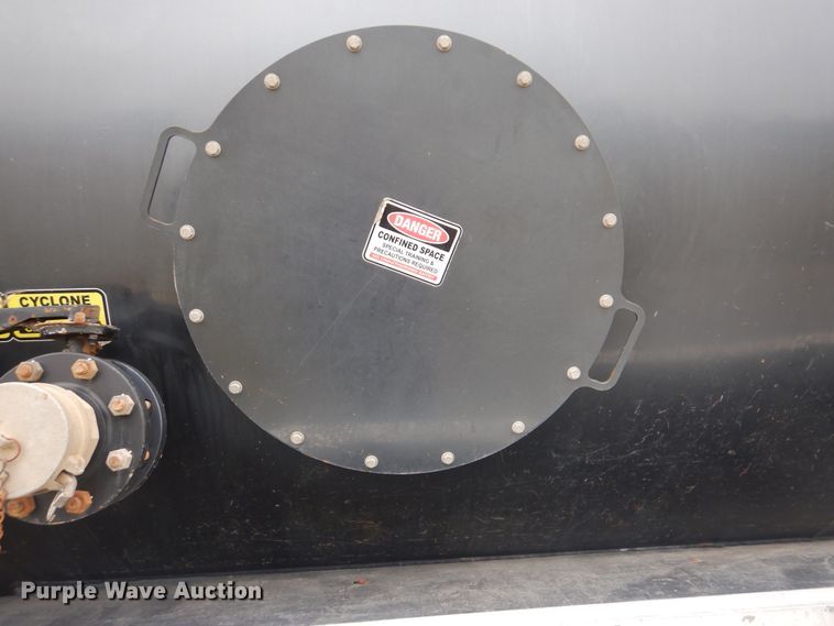 image for item HX9008 2015 Caterpillar CT660  vacuum truck