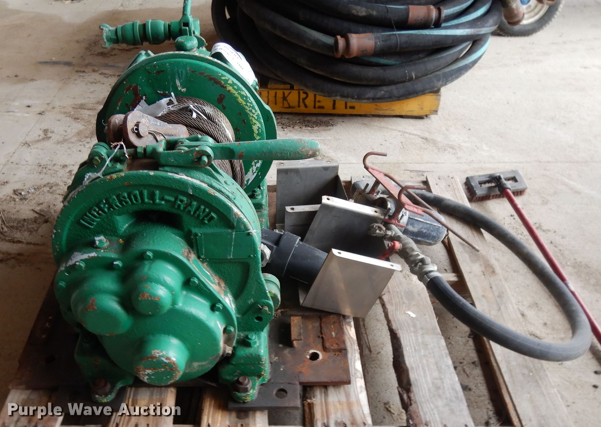 Ingersoll Rand Air Tugger winch in Topeka, KS Item DH3483 sold