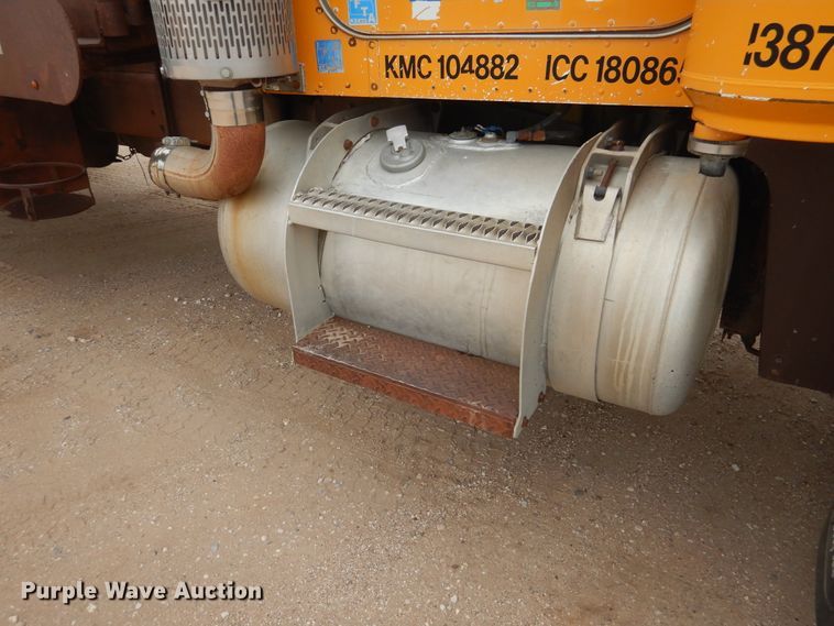 image for item DG8274 1980 Peterbilt 353  winch truck