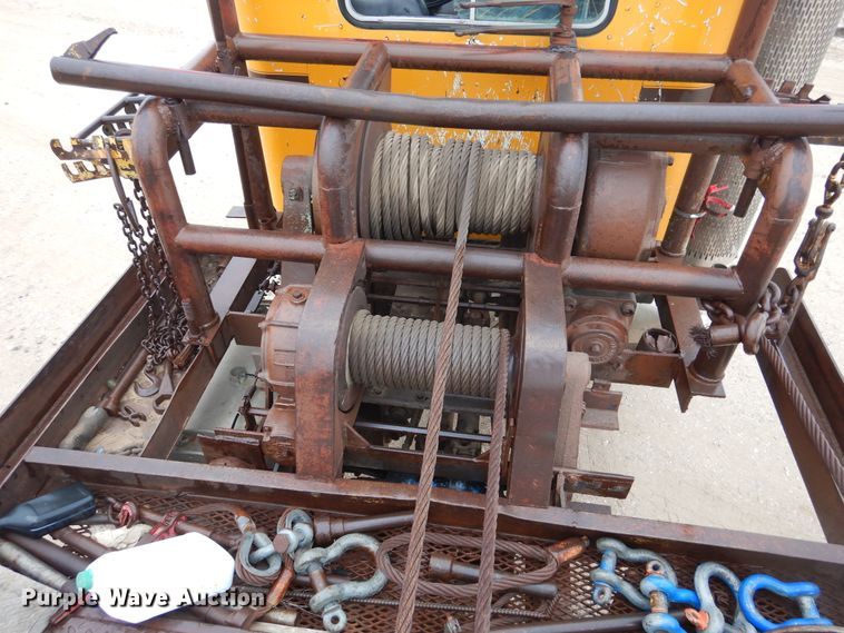 image for item DG8274 1980 Peterbilt 353  winch truck