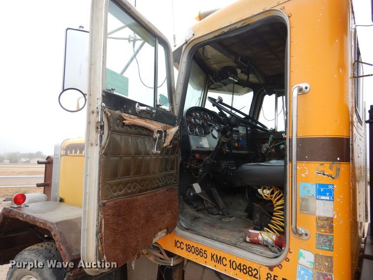 image for item DG8274 1980 Peterbilt 353  winch truck