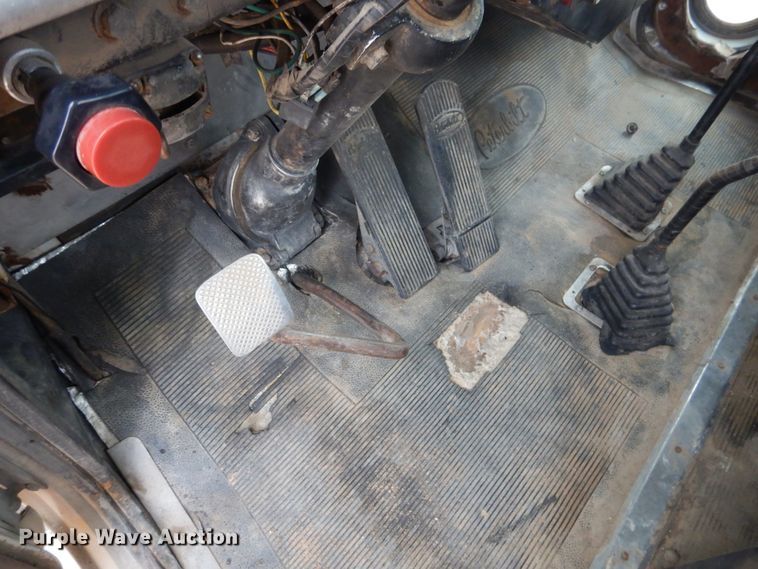 image for item DG8274 1980 Peterbilt 353  winch truck