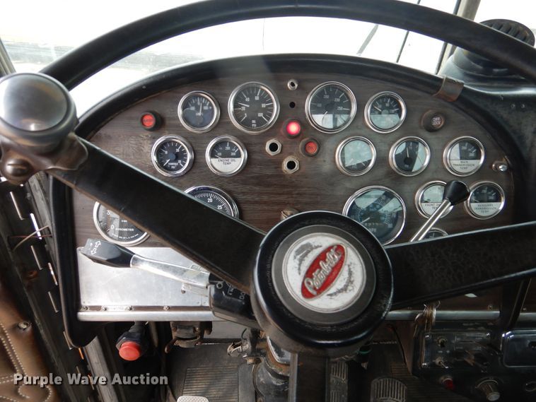 image for item DG8274 1980 Peterbilt 353  winch truck