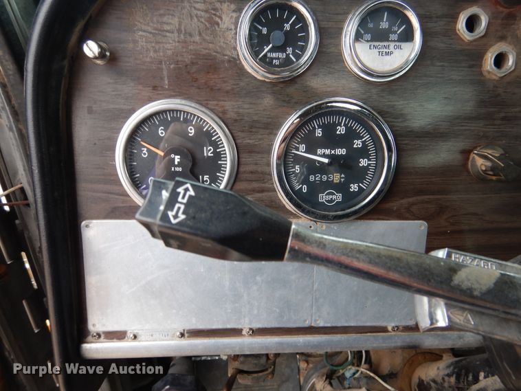 image for item DG8274 1980 Peterbilt 353  winch truck