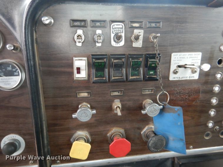 image for item DG8274 1980 Peterbilt 353  winch truck