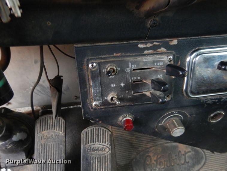 image for item DG8274 1980 Peterbilt 353  winch truck