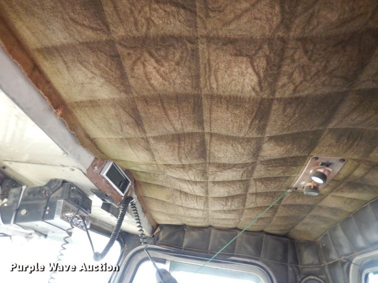 image for item DG8274 1980 Peterbilt 353  winch truck