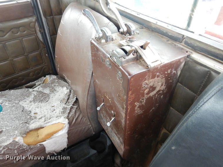 image for item DG8274 1980 Peterbilt 353  winch truck