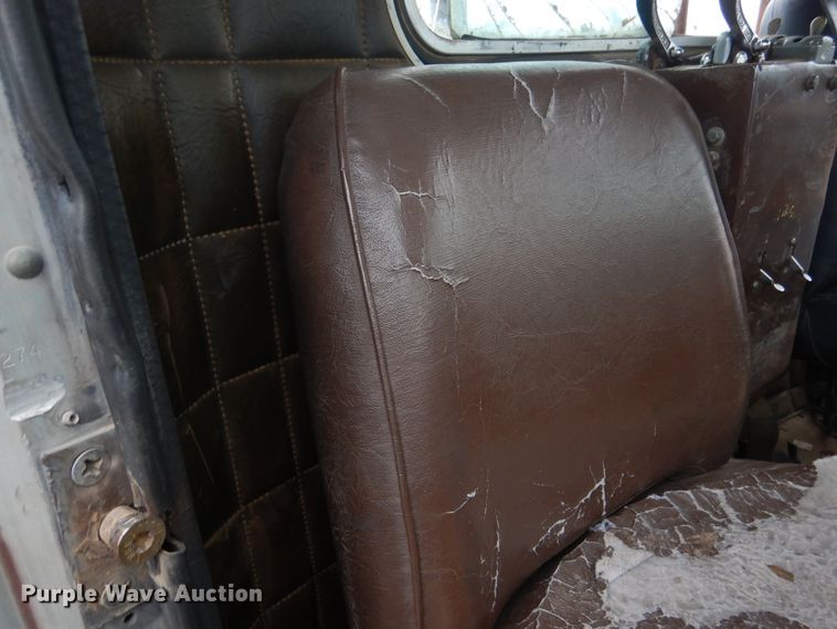 image for item DG8274 1980 Peterbilt 353  winch truck