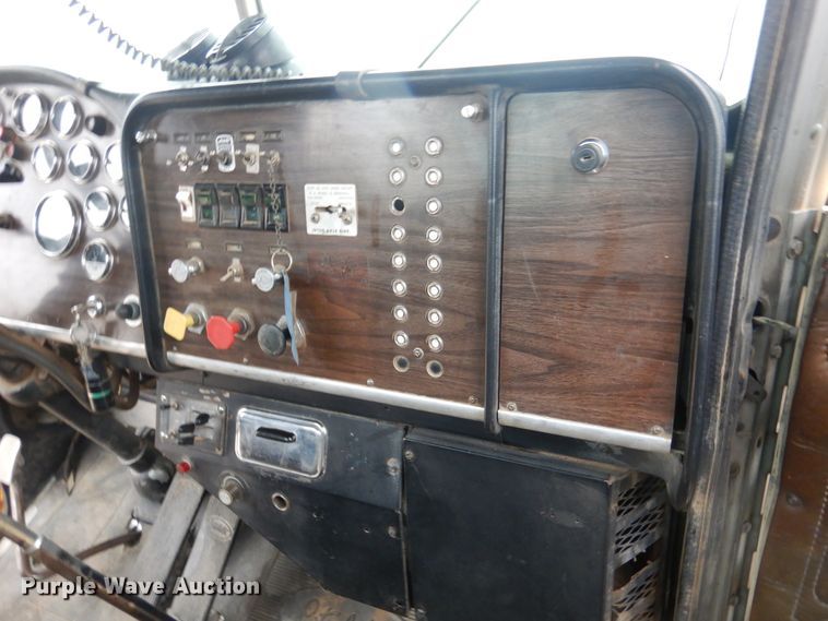 image for item DG8274 1980 Peterbilt 353  winch truck