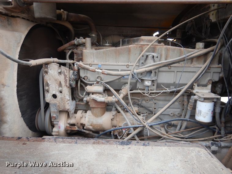 image for item DG8274 1980 Peterbilt 353  winch truck