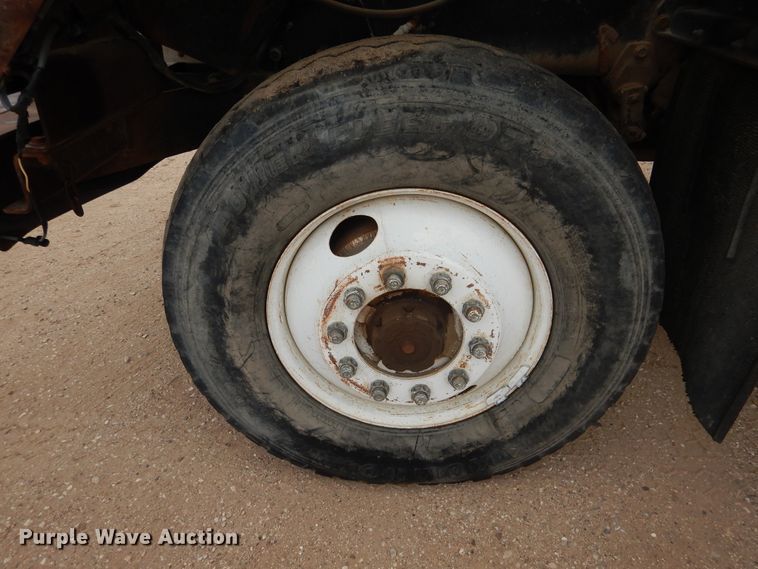 image for item DG8274 1980 Peterbilt 353  winch truck