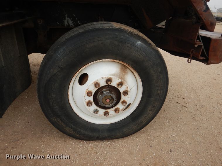 image for item DG8274 1980 Peterbilt 353  winch truck