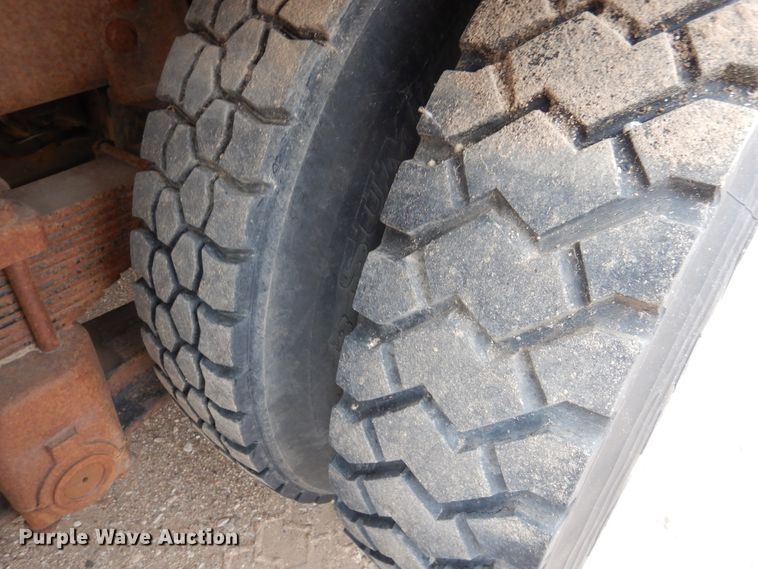 image for item DG8274 1980 Peterbilt 353  winch truck