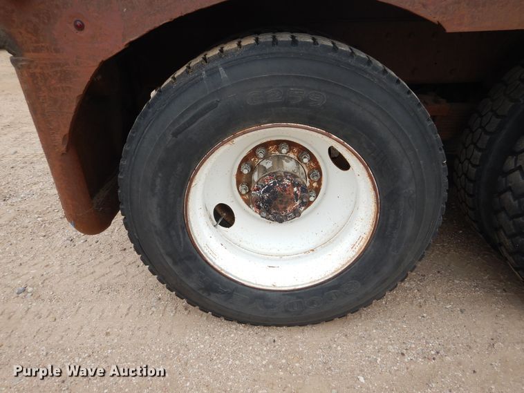 image for item DG8274 1980 Peterbilt 353  winch truck