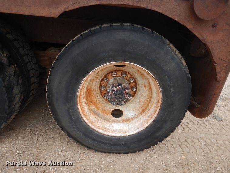 image for item DG8274 1980 Peterbilt 353  winch truck