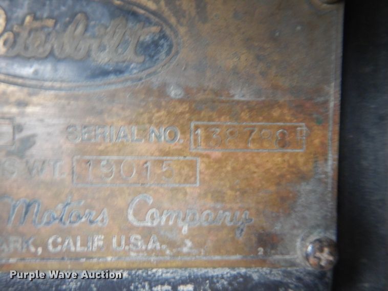 image for item DG8274 1980 Peterbilt 353  winch truck