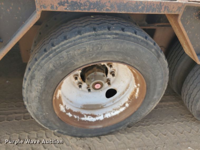 image for item DG8276 2007 Doonan 532DD12RC drop deck equipment trailer