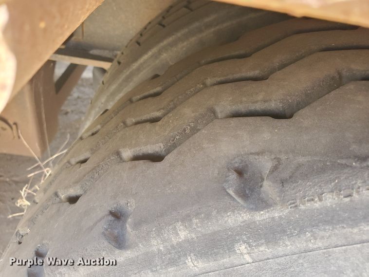 image for item DG8276 2007 Doonan 532DD12RC drop deck equipment trailer