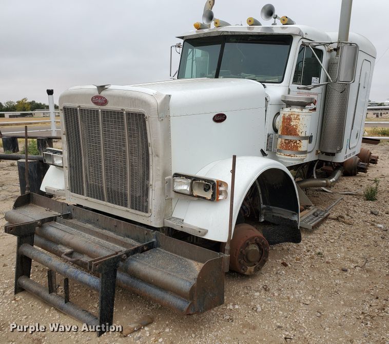 image for item DG8278 1989 Peterbilt 379  semi truck