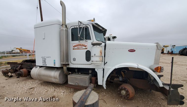 image for item DG8278 1989 Peterbilt 379  semi truck