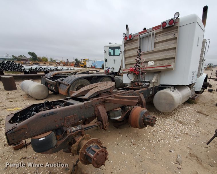 image for item DG8278 1989 Peterbilt 379  semi truck