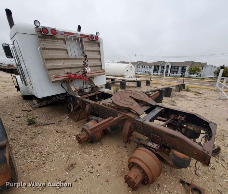 image for item DG8278 1989 Peterbilt 379  semi truck