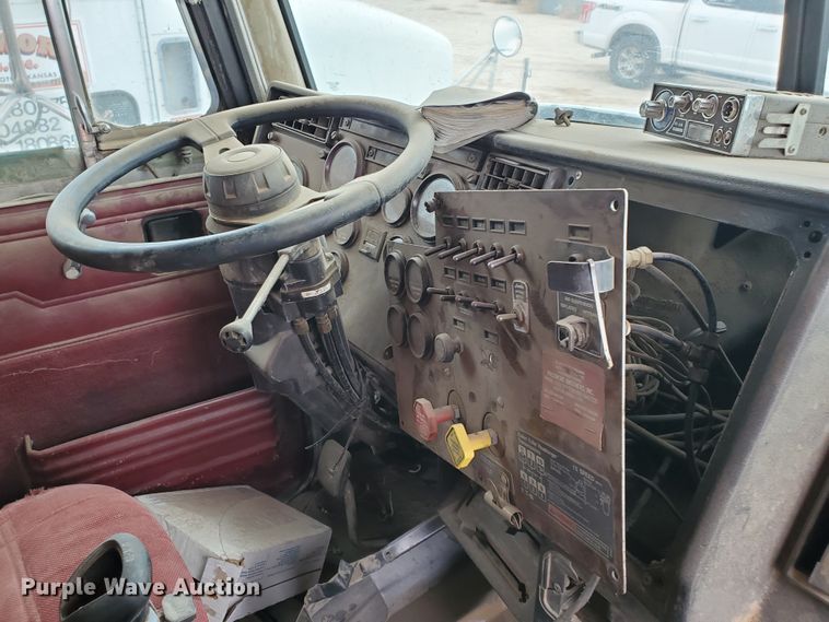 image for item DG8278 1989 Peterbilt 379  semi truck