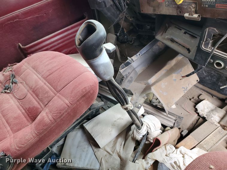 image for item DG8278 1989 Peterbilt 379  semi truck