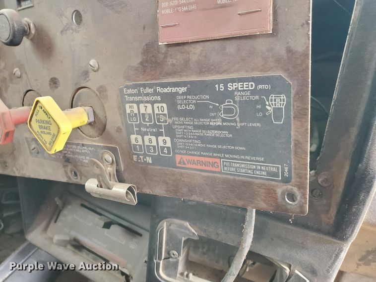 image for item DG8278 1989 Peterbilt 379  semi truck