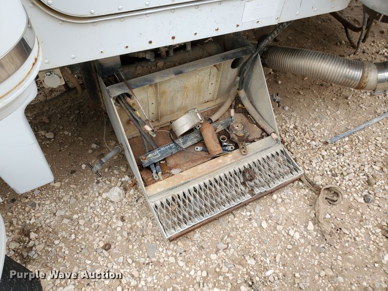 image for item DG8278 1989 Peterbilt 379  semi truck