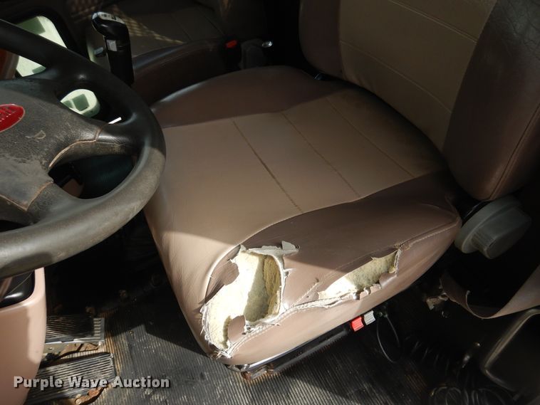 image for item DG8282 2008 Peterbilt 367  winch truck